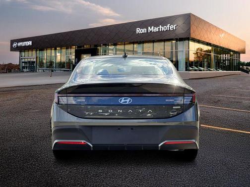 2026 Hyundai SONATA Hybrid Base