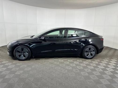 2022 Tesla Model 3 Standard Range
