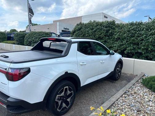 Atlas White 2024 Hyundai SANTA CRUZ Limited