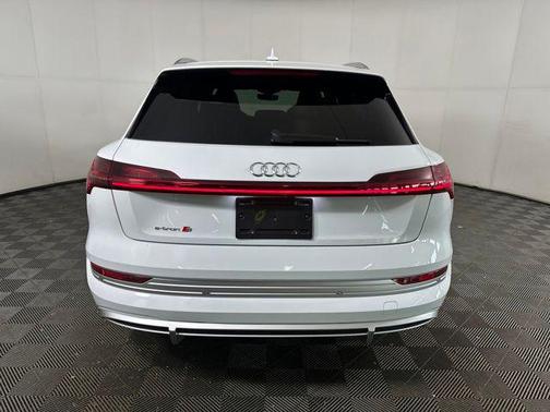 2022 Audi e-tron S Prestige