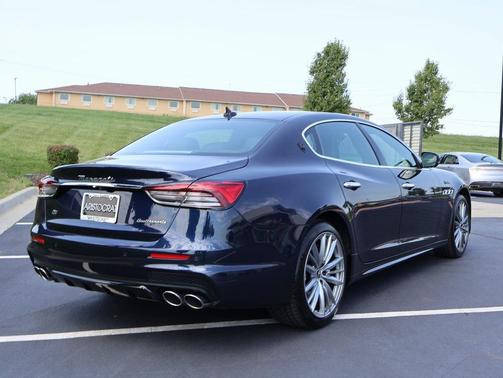 2022 Maserati Quattroporte Modena Q4