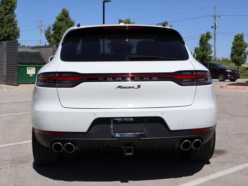 2021 Porsche Macan Base