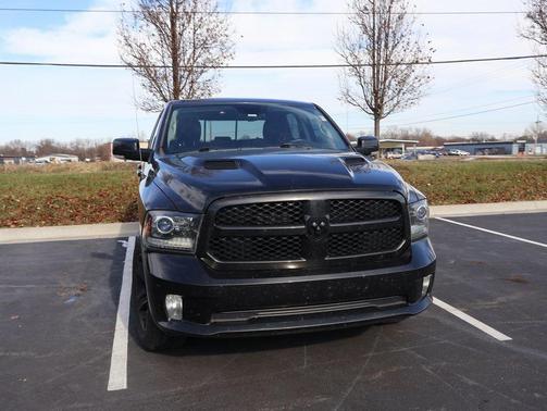 2017 RAM 1500 Night Crew Cab 4x4 5'7' Box