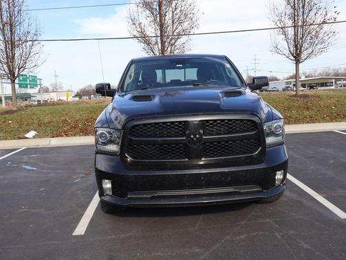 2017 RAM 1500 Night Crew Cab 4x4 5'7' Box