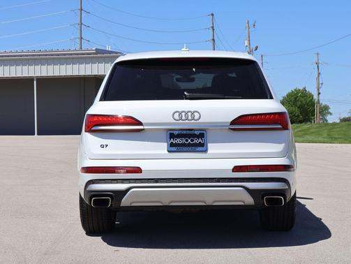 Carrara White 2025 Audi Q7 55 Premium Plus