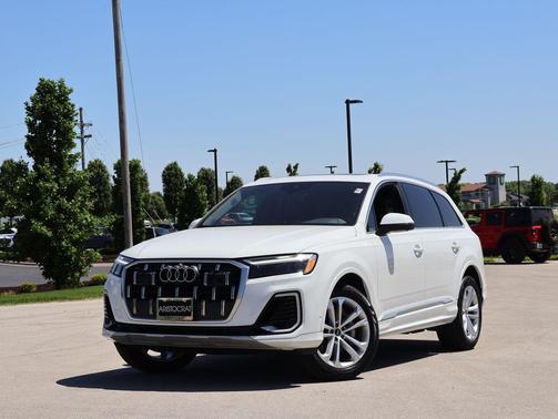 Carrara White 2025 Audi Q7 55 Premium Plus