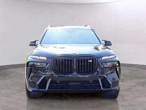 2023 BMW X7 M60i