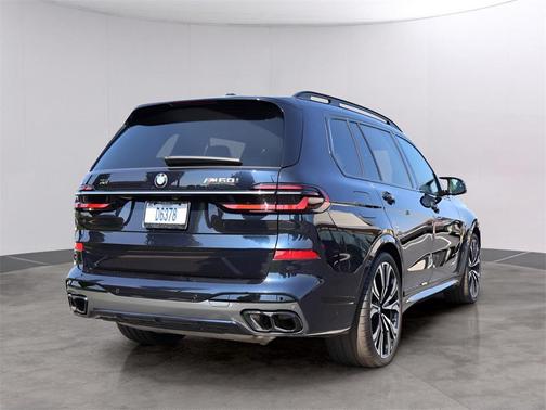2023 BMW X7 M60i