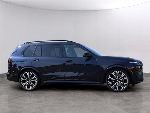 2023 BMW X7 M60i