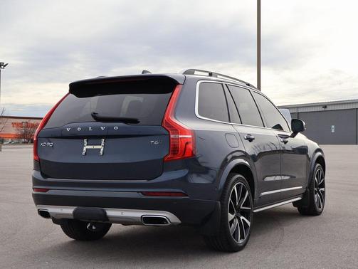 2019 Volvo XC90 T6 Momentum