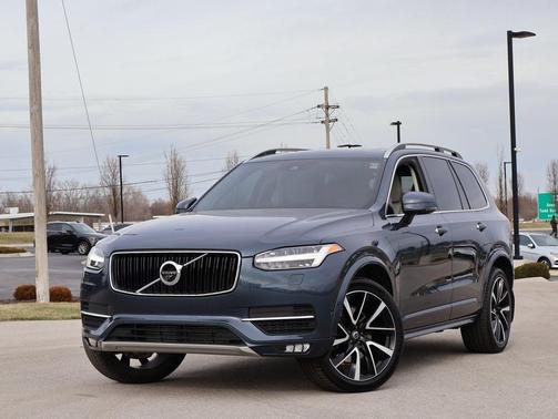 2019 Volvo XC90 T6 Momentum