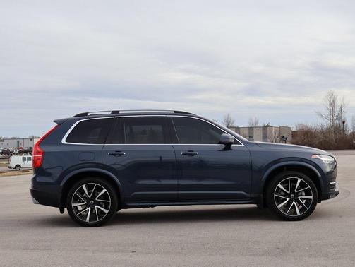 2019 Volvo XC90 T6 Momentum