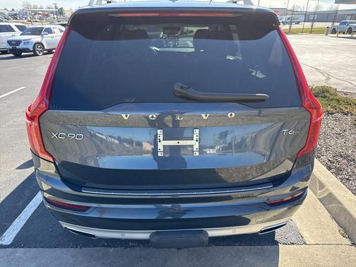 2019 Volvo XC90 T6 Momentum