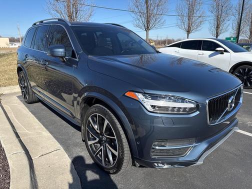 2019 Volvo XC90 T6 Momentum