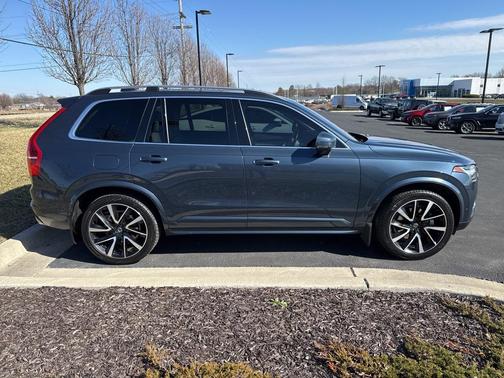 2019 Volvo XC90 T6 Momentum