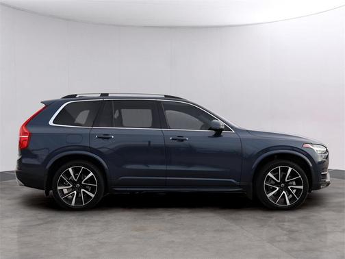 2019 Volvo XC90 T6 Momentum