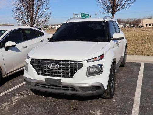 2021 Hyundai VENUE SEL