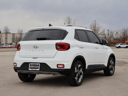 2021 Hyundai VENUE SEL