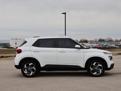 2021 Hyundai VENUE SEL