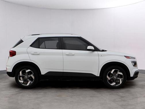 2021 Hyundai VENUE SEL