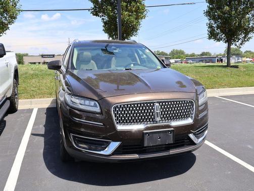 Ochre Brown Metallic 2019 Lincoln Nautilus Reserve