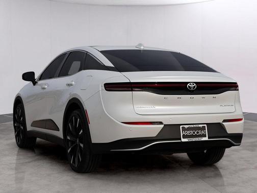 2023 Toyota Crown Platinum