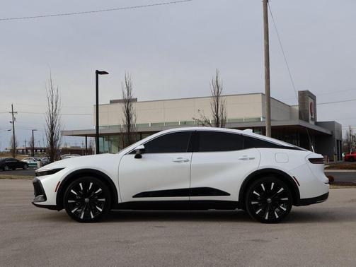 2023 Toyota Crown Platinum