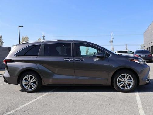 2023 Toyota Sienna Platinum 7 Passenger