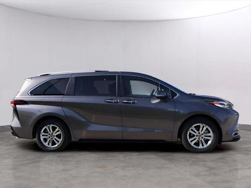 2023 Toyota Sienna Platinum 7 Passenger