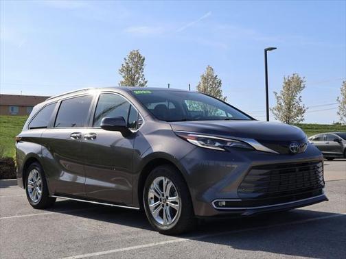 2023 Toyota Sienna Platinum 7 Passenger