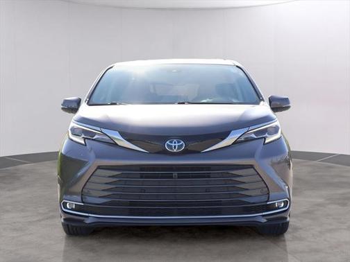 2023 Toyota Sienna Platinum 7 Passenger