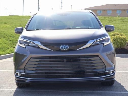 2023 Toyota Sienna Platinum 7 Passenger