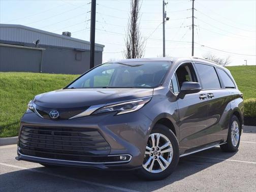 2023 Toyota Sienna Platinum 7 Passenger