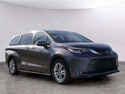 2023 Toyota Sienna Platinum 7 Passenger