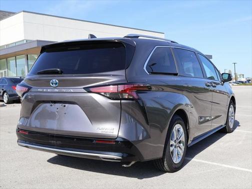 2023 Toyota Sienna Platinum 7 Passenger