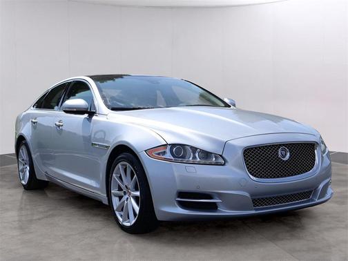 2014 Jaguar XJ Base