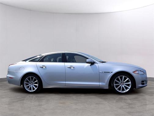 2014 Jaguar XJ Base