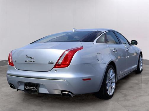 2014 Jaguar XJ Base