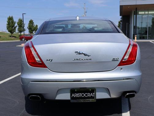 2014 Jaguar XJ Base