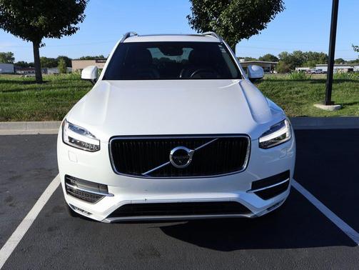 2016 Volvo XC90 T6 Momentum