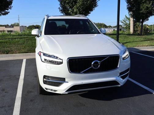 2016 Volvo XC90 T6 Momentum