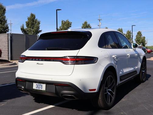 2025 Porsche Macan Base