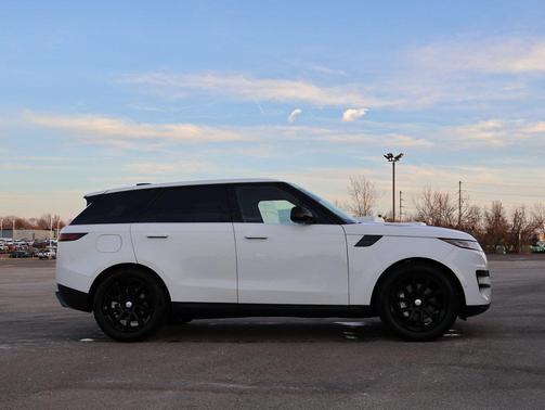 2025 Land Rover Range Rover Sport SE