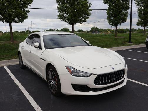 Bianco 2021 Maserati Ghibli S Q4