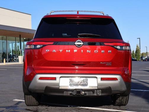 2023 Nissan Pathfinder Platinum 4WD