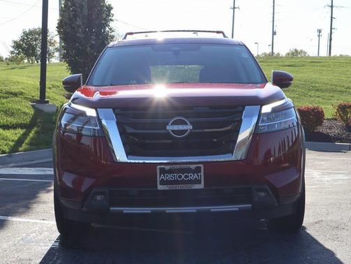2023 Nissan Pathfinder Platinum 4WD