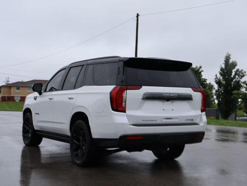 White Frost Tricoat 2023 GMC Yukon 4WD AT4