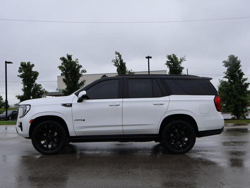 White Frost Tricoat 2023 GMC Yukon 4WD AT4