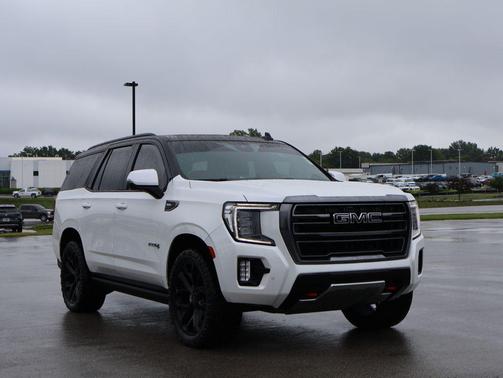White Frost Tricoat 2023 GMC Yukon 4WD AT4