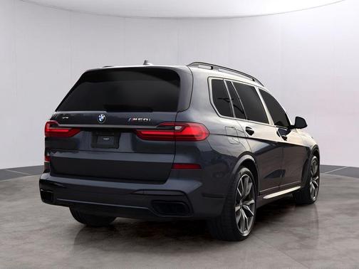 Gray Metallic 2022 BMW X7 M50i